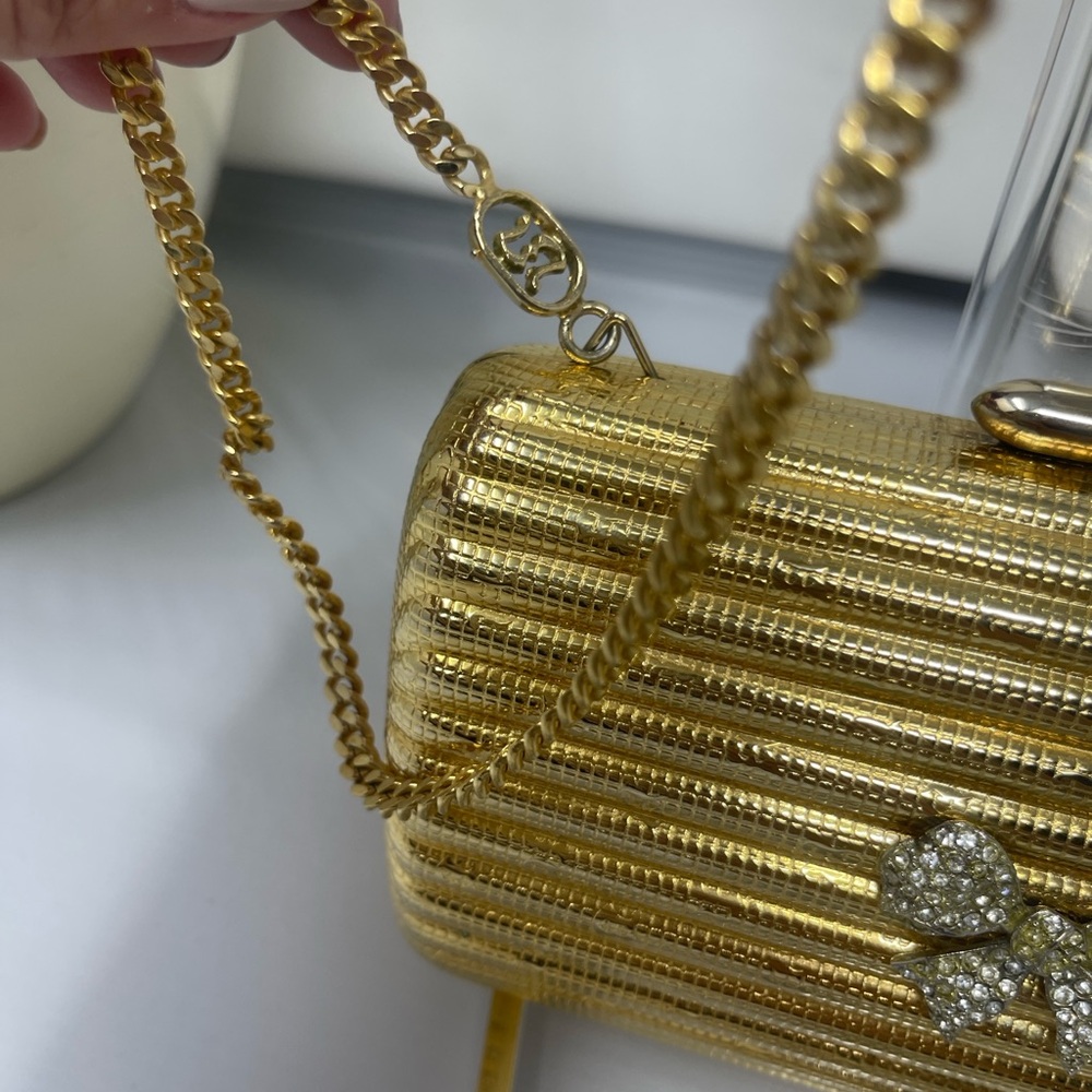 Gold Chain Clutch with 🎀 Accent - Picture 4 of 13